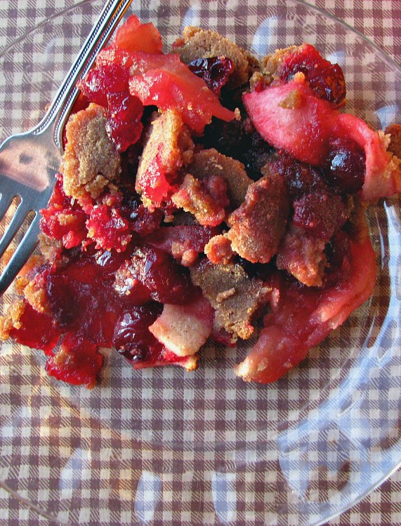 Apple Cranberry Crumble - made with healthy ingredients!  Looks so good!  